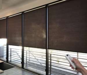 Рулонная штора Somfy Sonesse 40 RTS, шоколадный, blackout, 0.5 м