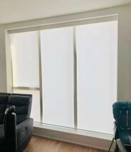 Рулонная штора Somfy Sonesse 40 WT, настенная кнопка, усиленные кронштейны, 1 м