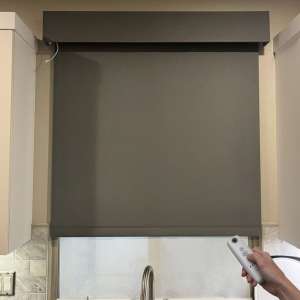 Электрокарниз для рулонной шторы Somfy Sonesse 40 RTS, графитовый, blackout, 0.5 м
