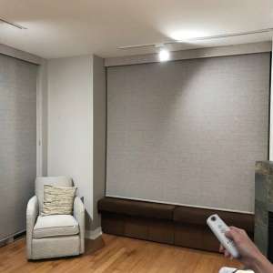Рулонные жалюзи Somfy Sonesse 30 Ultra АКБ, серый, blackout, 0.4 м