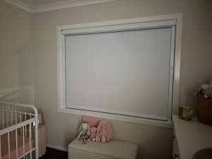 Электрокарниз для рулонной шторы Somfy Sonesse 40 RTS, светло-серый, blackout, 0.6 м
