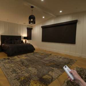 Рулонная штора Somfy Sonesse 40 RTS, чёрный, blackout, пульт, 0.9 м (арт. 31977)
