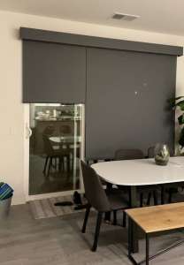 Рулонные жалюзи Somfy Sonesse 30 Ultra АКБ, чёрный, blackout, 0.4 м